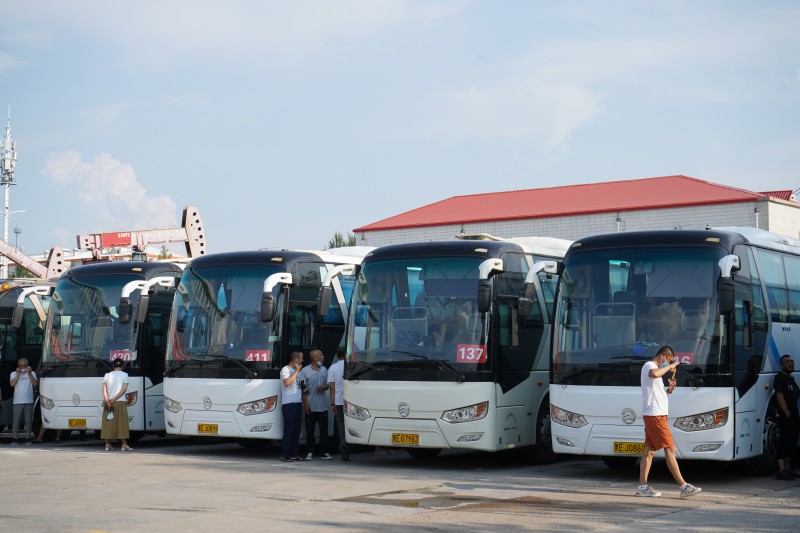 擎起优质服务旗帜！大庆油田通勤携手金旅勾勒大版图
