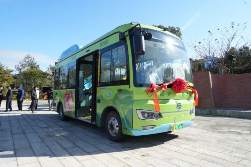 村里的农货 坐上公交进城了