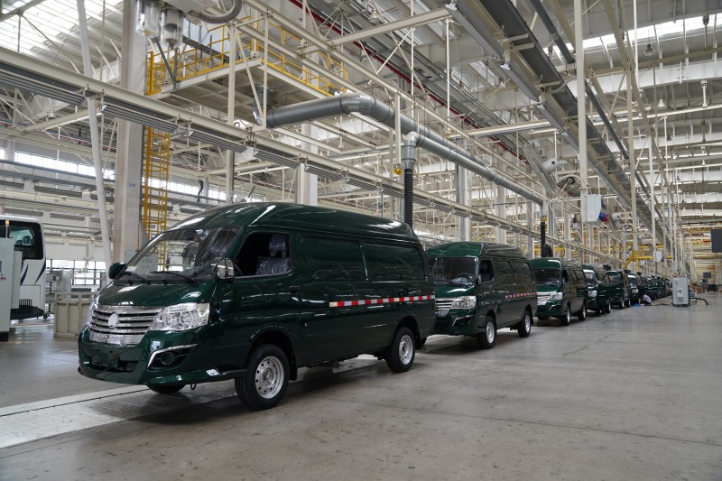 金旅600辆纯电物流车批量交付  助力中国邮政绿色转型